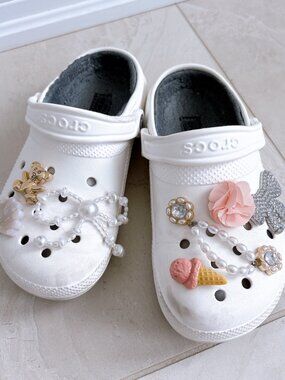 90% NEW CROCS WITH ALL CROCS CHARMS